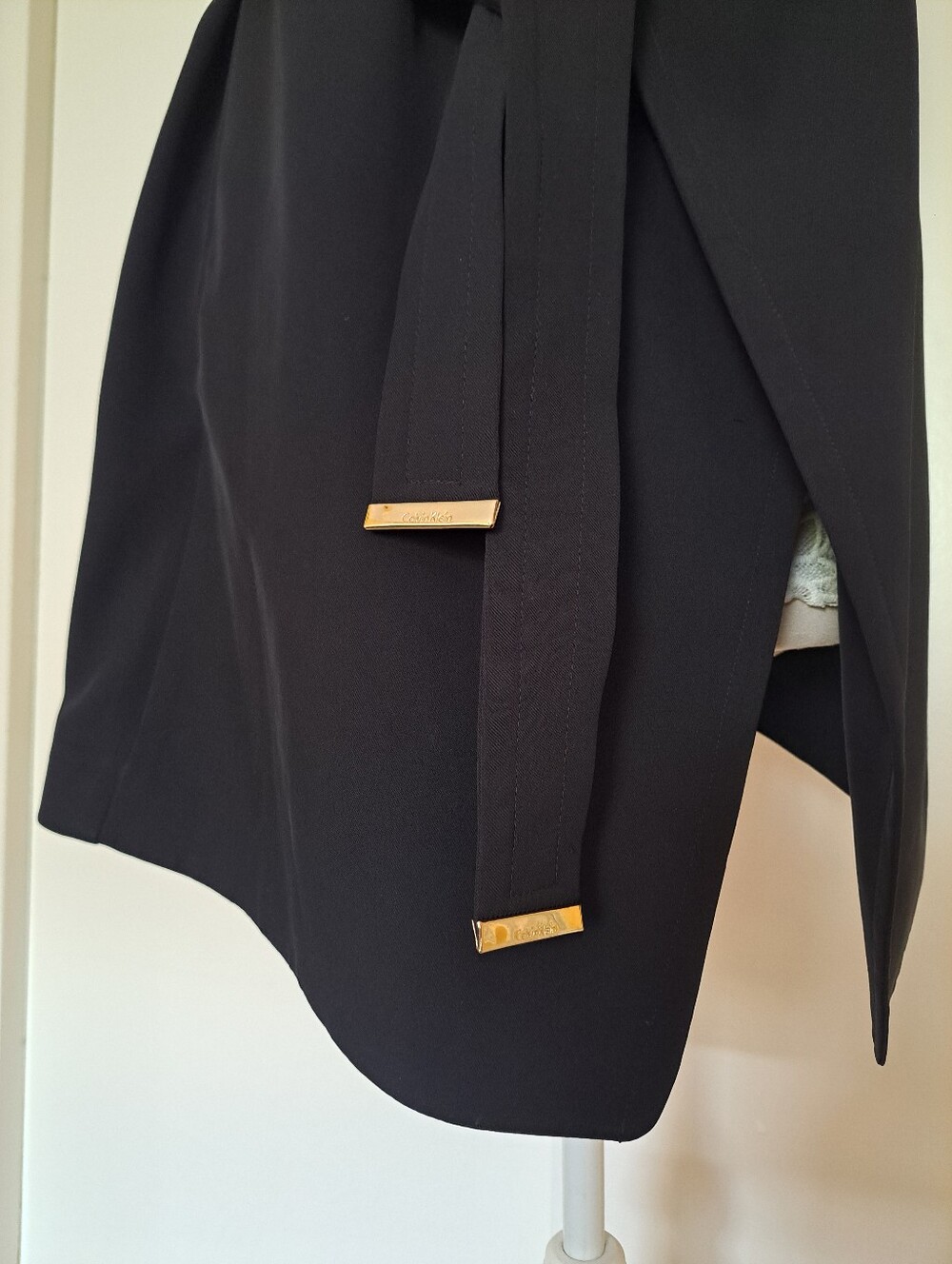 Calvin Klein Black V-Neck Sleeveless Belted Long Vest - Picture 11 of 13